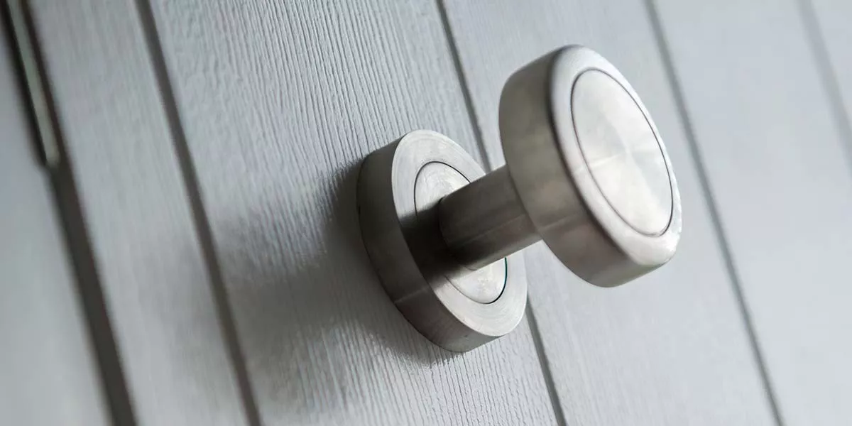 White Internal Door Panels with Contemporary Handle